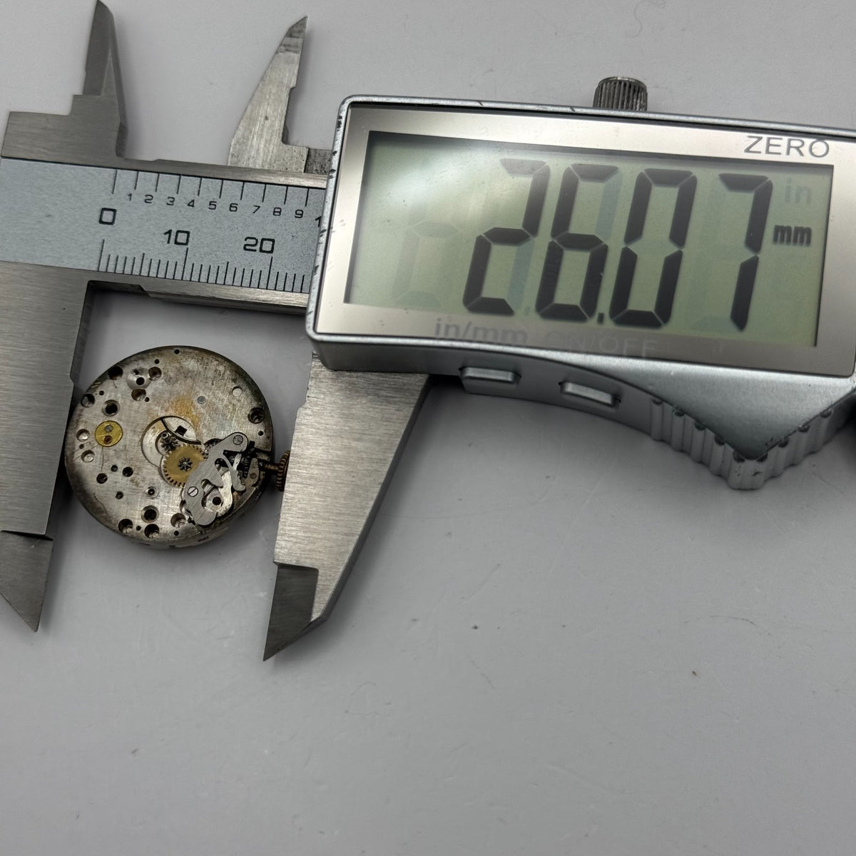 Unidentified Watch Movement 15 Jewels Swiss Manual Wind Parts Repair Spares 26mm