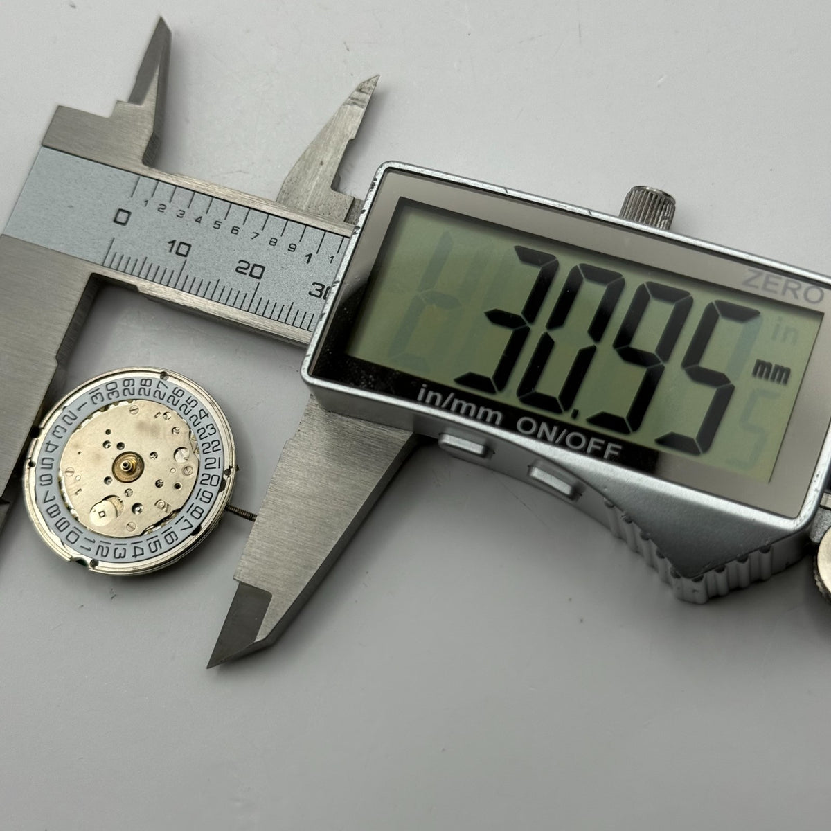 ETA 963.116 Watch Movement Quartz 1 Jewel Unadjusted Swiss Parts Repair 26.2mm