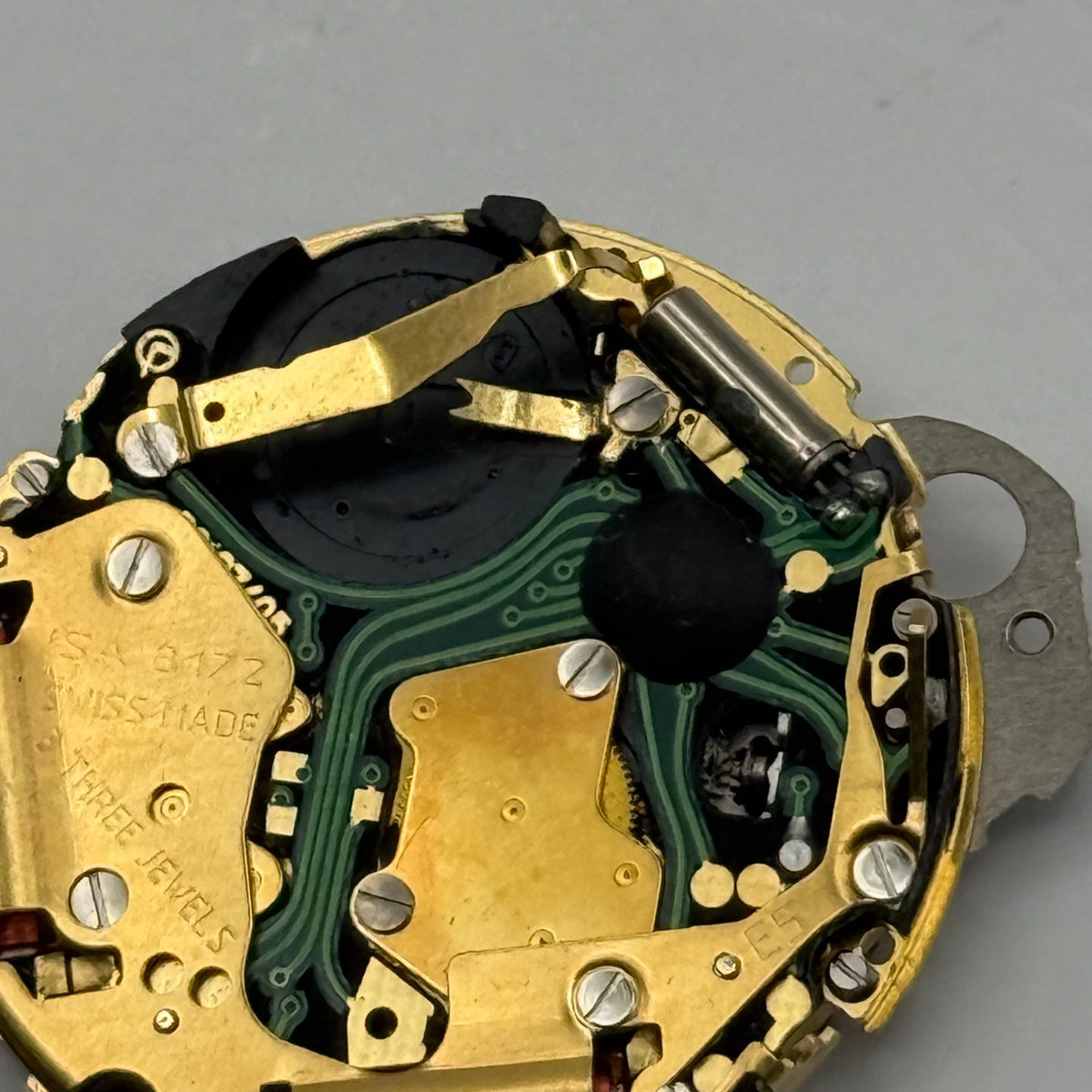ISA 8172 Watch Movement Quartz Swiss Date 3 Jewels Vintage Parts Repair 26.1mm