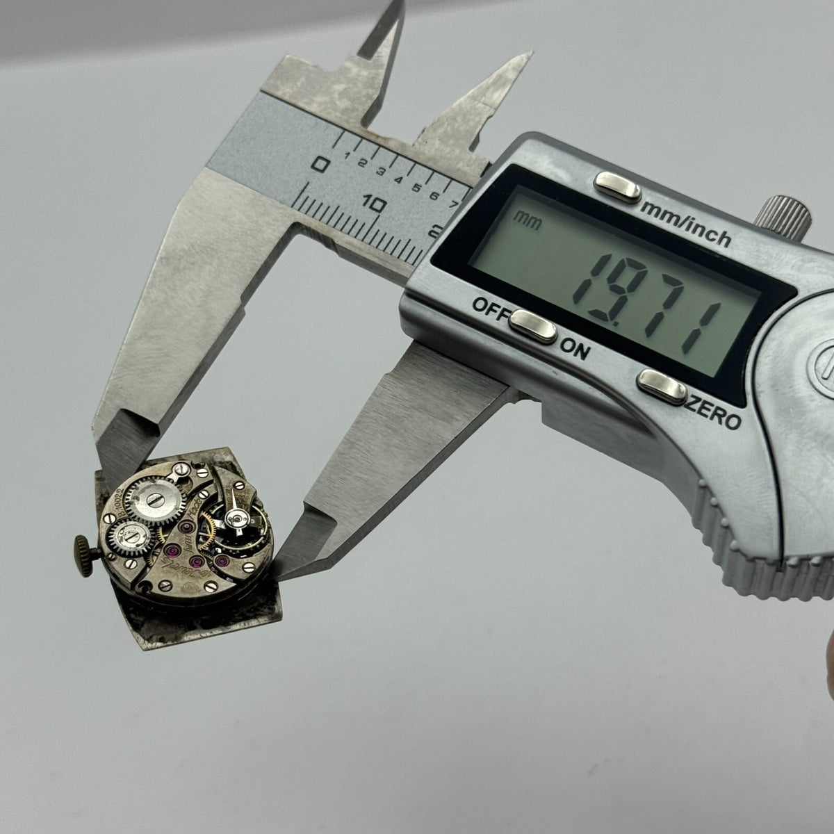 Dreadnought B.10022 Watch Movement Manual Wind 16 Jewels Swiss Made Parts 19.7mm
