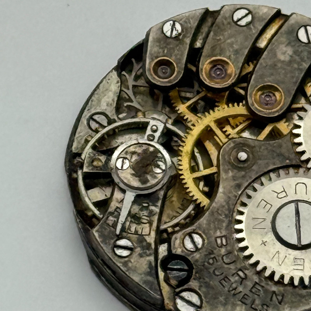 Buren 8 3/4 15 Jewels Watch Movement - For Parts / Repair - 19.7mm