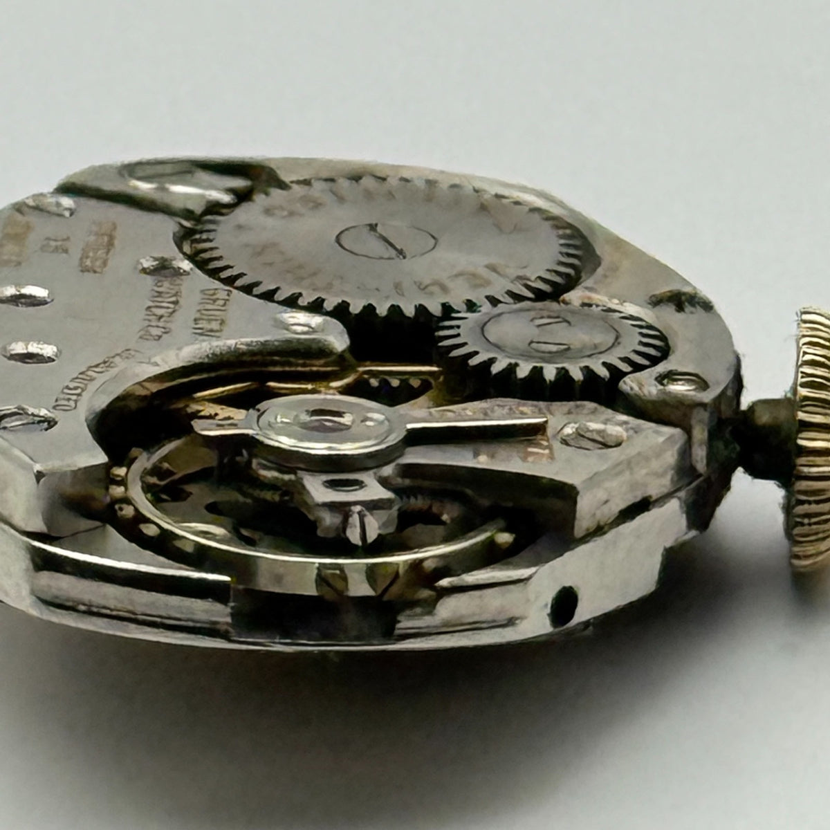 Gruen 211 Watch Movement Veri-Thin 15 Jewels Switzerland Manual Parts 15.3mm