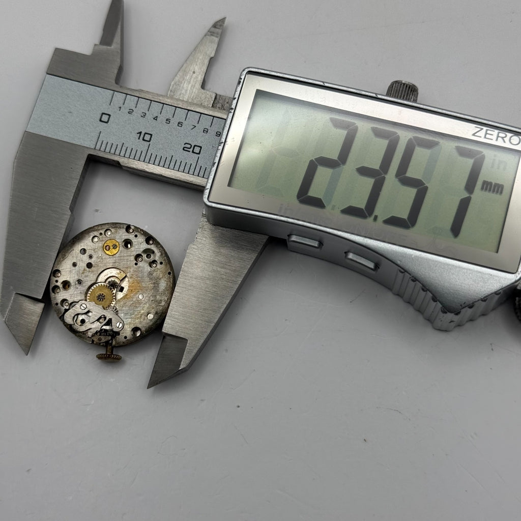 Unidentified Watch Movement 15 Jewels Swiss Manual Wind Parts Repair Spares 26mm