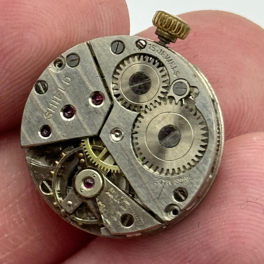 Peseux P 220 Watch Movement - Shield 15 Jewels - For Parts / Repair - 19.7mm