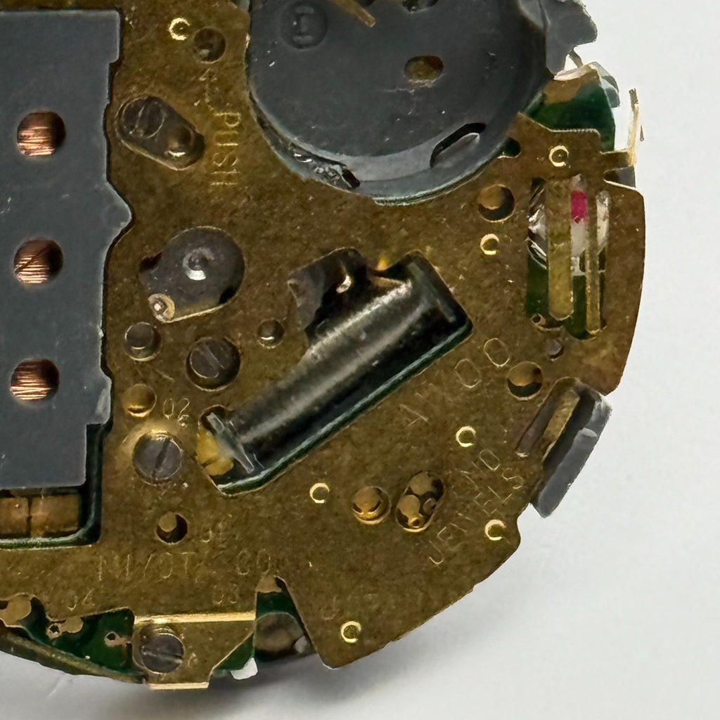 Miyota AW00 Watch Movement - Quartz Japan 0 Jewels - For Parts / Repair - 29.6mm