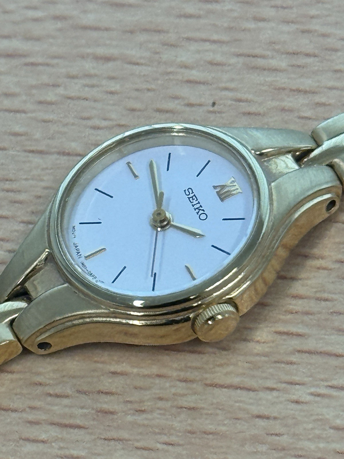 Seiko Gold Plated Vintage Ladies Watch Working Quartz Beautiful Petite 19mm