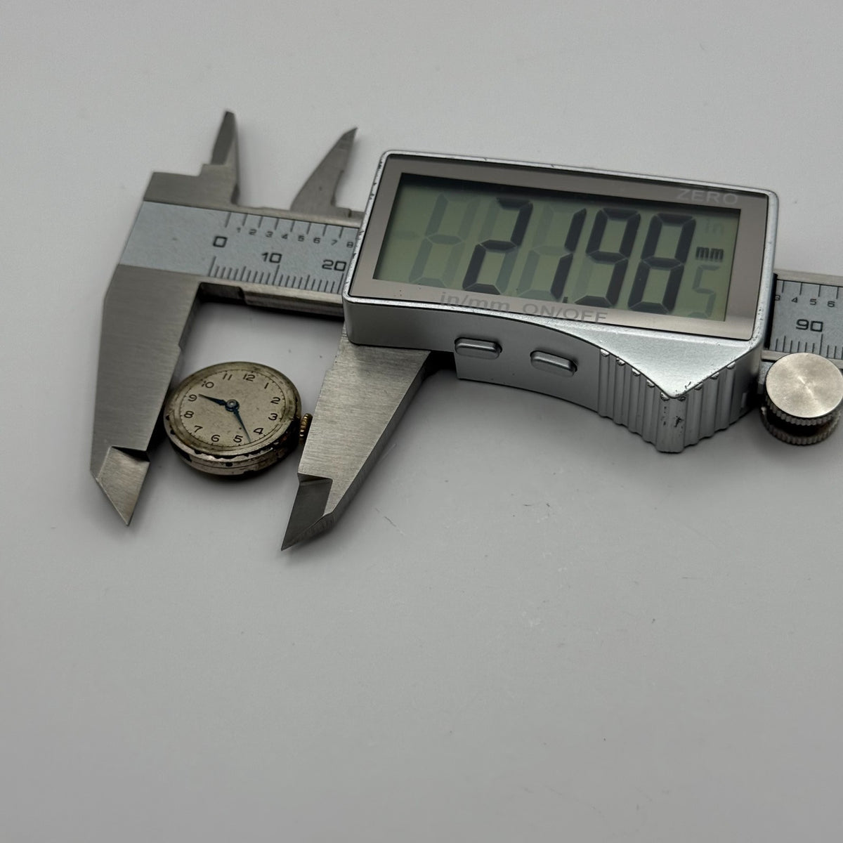 Record Pinnacle Cal 102 Watch Movement - 15 Jewels 19.7m - For Parts / Repair