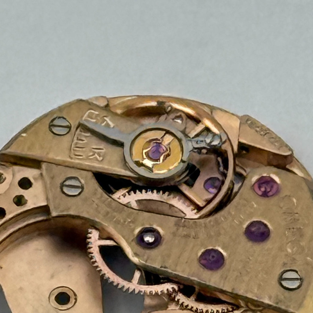 Omega Ladies 17 Jewels Watch Movement - For Parts / Repair - 17.9mm