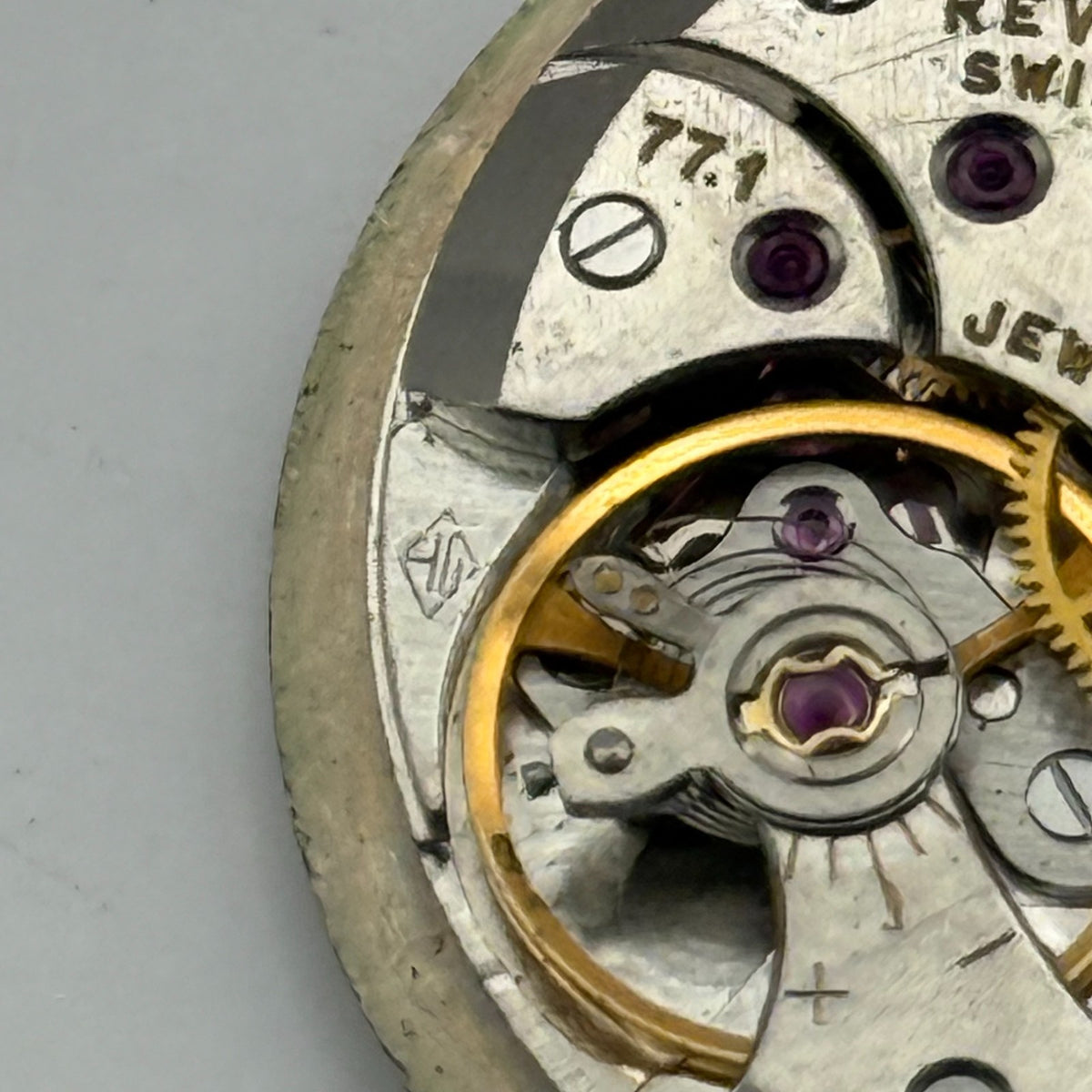 Vertex Revue 77.1 Watch Movement - 17 Jewels - For Parts / Repair - 29mm