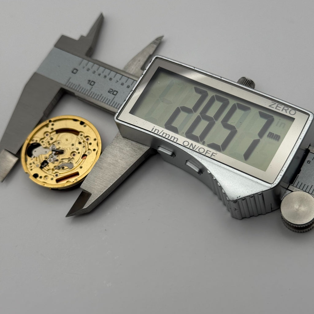 Unidentified Watch Movement - Quartz Spares - For Parts / Repair - 28.5mm