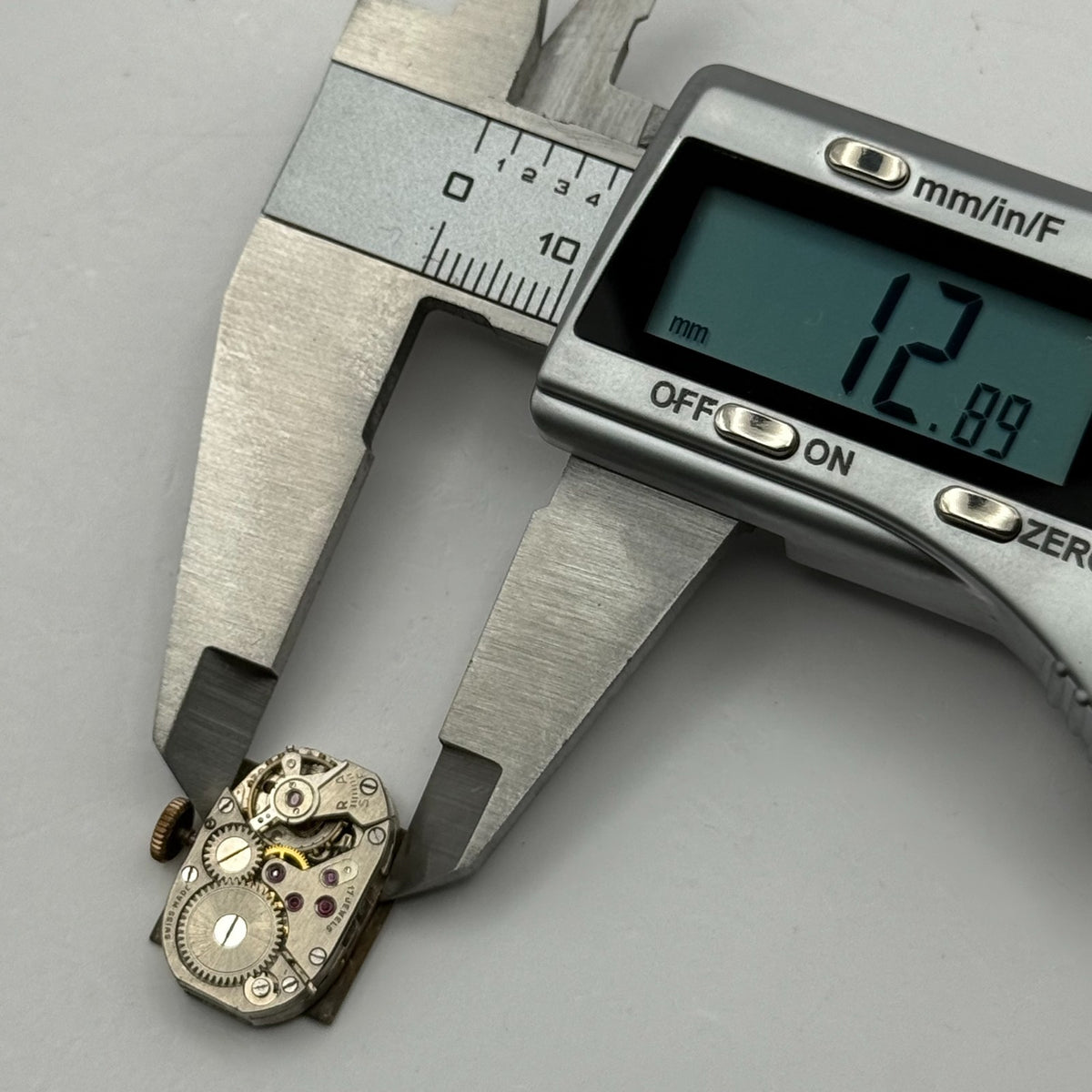 Unitas 521 Watch Movement Running Ardan Swiss 17 Jewels Manual Wind Parts 13mm