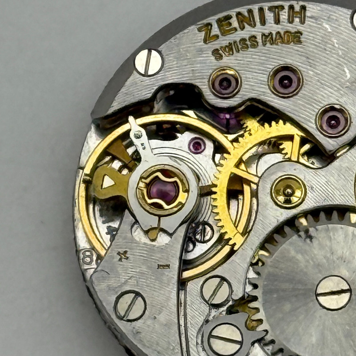 Zenith 88 Watch Movement - For Parts / Repair - 19.6mm