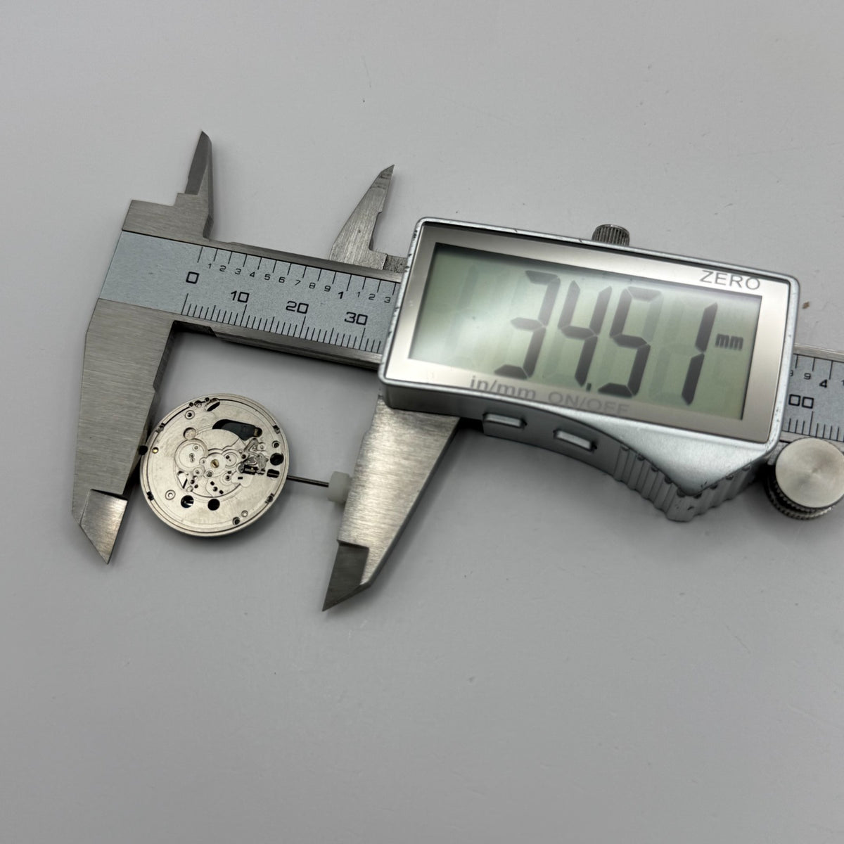 ETA 555.415 Watch Movement Quartz Unadjusted 7 Jewels Swiss Parts Repair 23.9mm