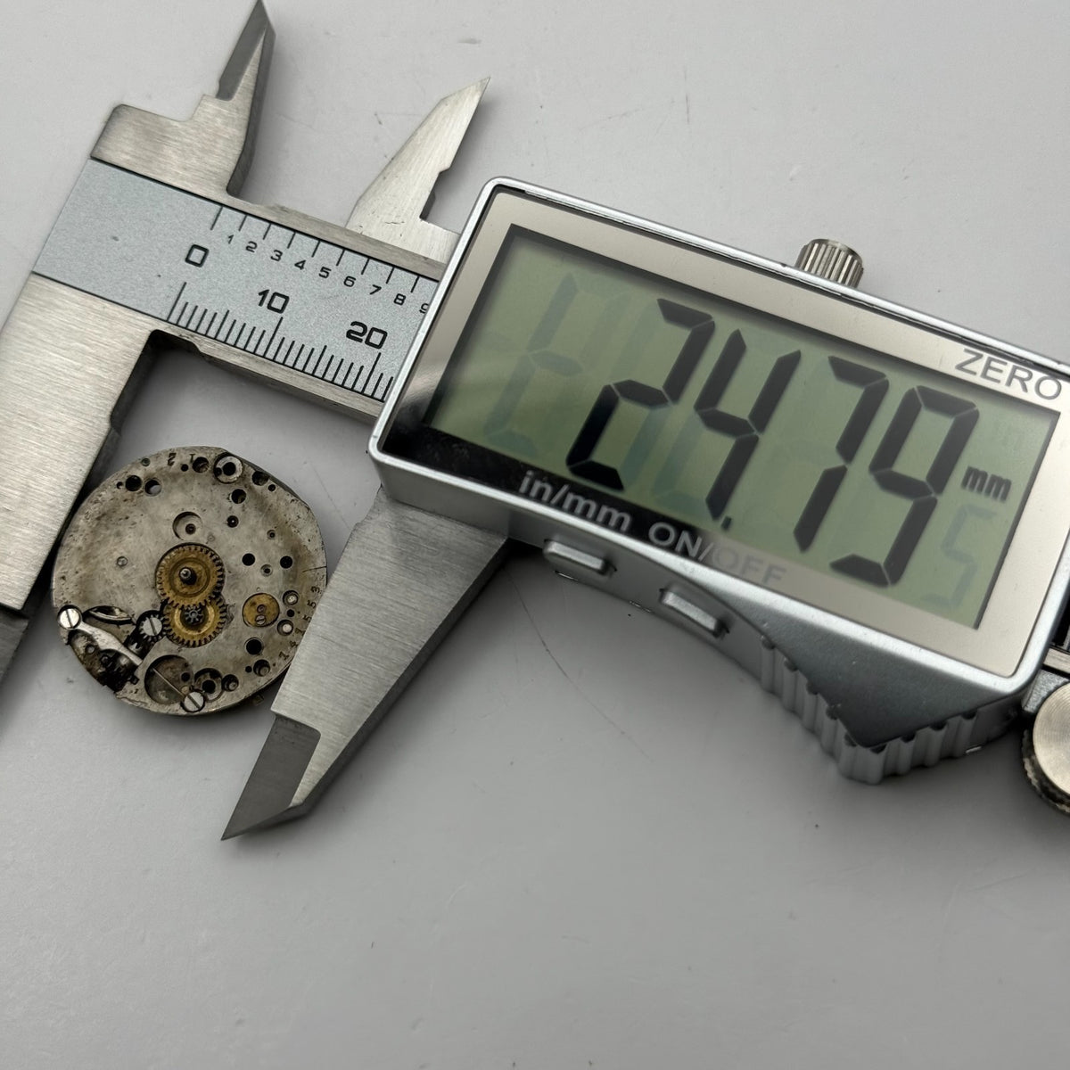 Unidentified Watch Movement Manual Wind Vintage Parts Repair Spares 24.1mm