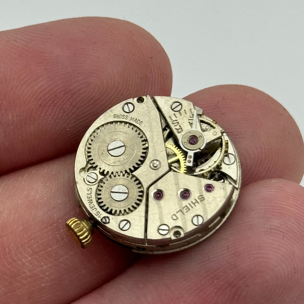 Peseux P 220 Watch Movement - Shield 15 Jewels - For Parts / Repair - 19.7mm