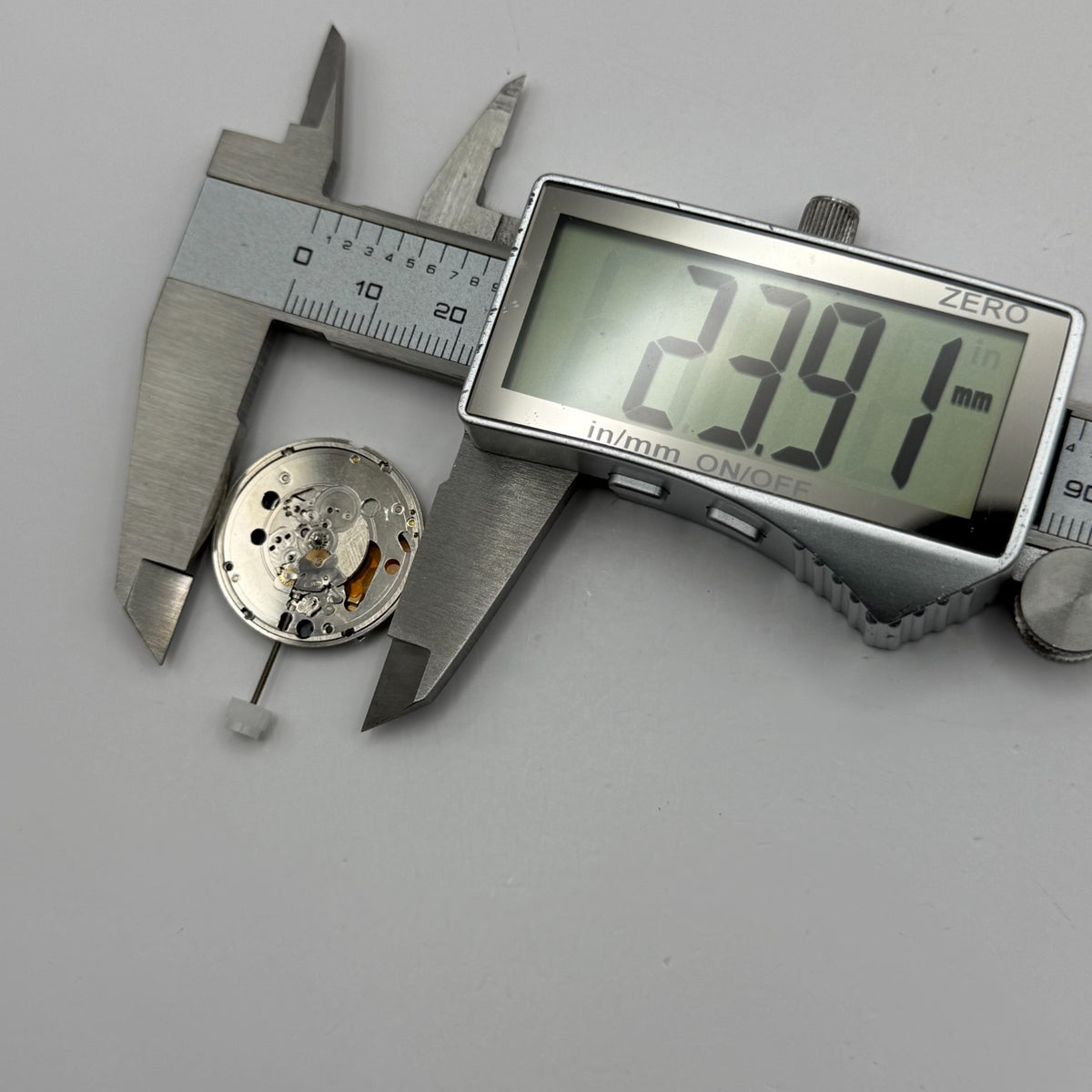 ETA 955.411 Watch Movement Running Quartz 7 Jewels Swiss Parts Repair 23.9mm
