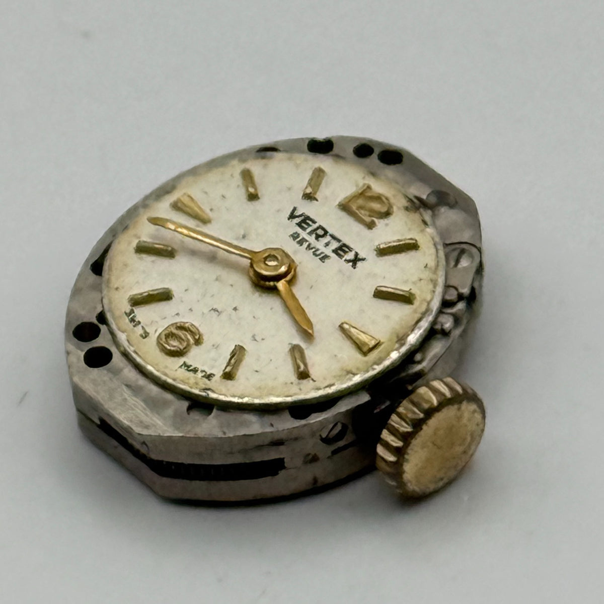 Vertex Revue 205 Watch Movement - Ladies 15 Jewels 15.4m - For Parts / Repair