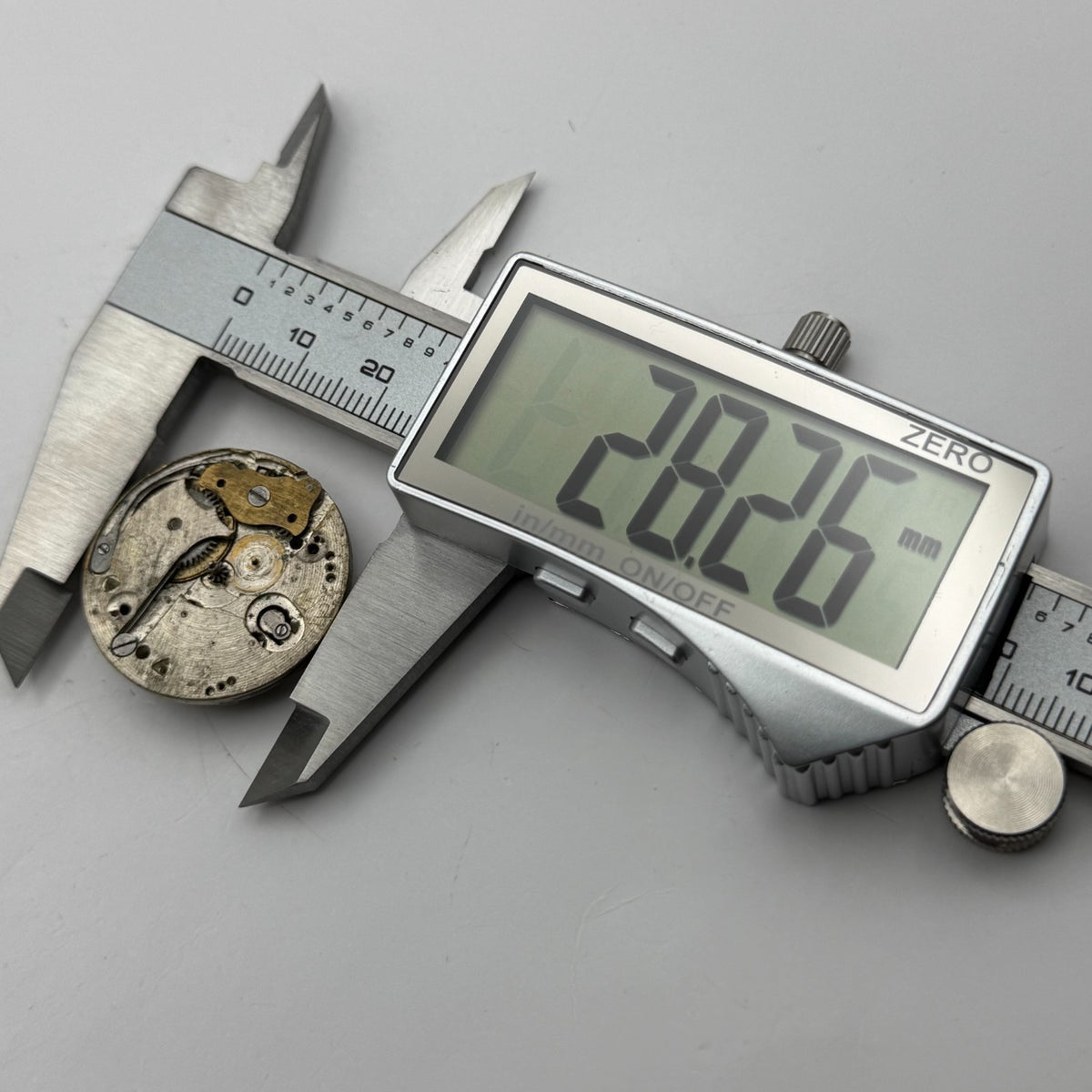 Unidentified Watch Movement Swiss Manual Wind Vintage Parts Repair 28.2mm