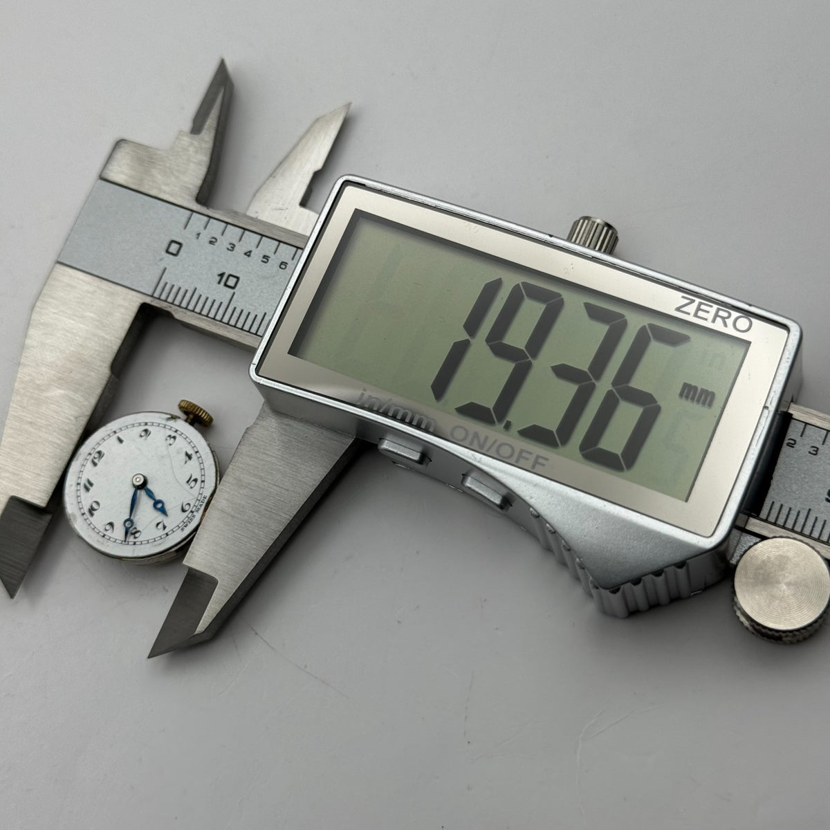 Unidentified Watch Movement Terminus Swiss Incomplete Parts Repair 19.3mm