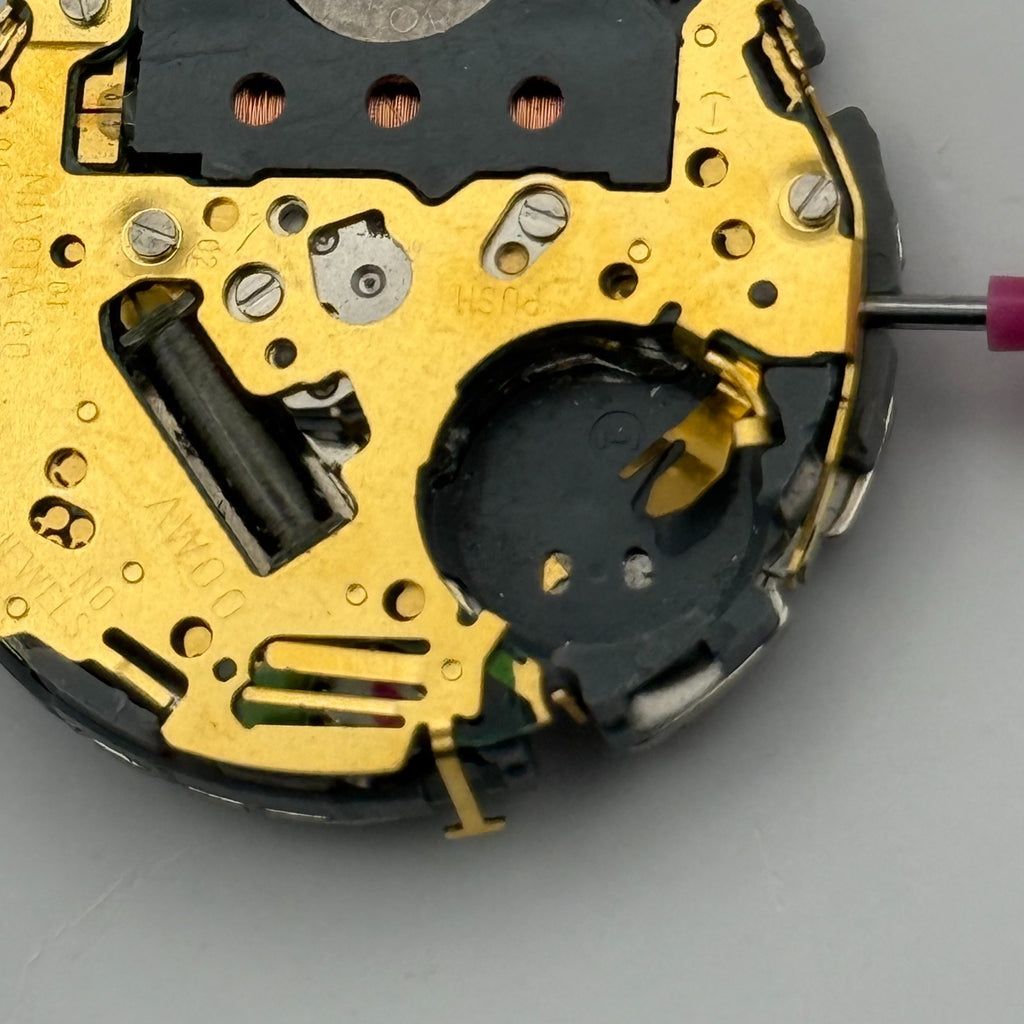 Miyota AW00 Watch Movement - Quartz Japan 0 Jewels - For Parts / Repair - 29.6mm