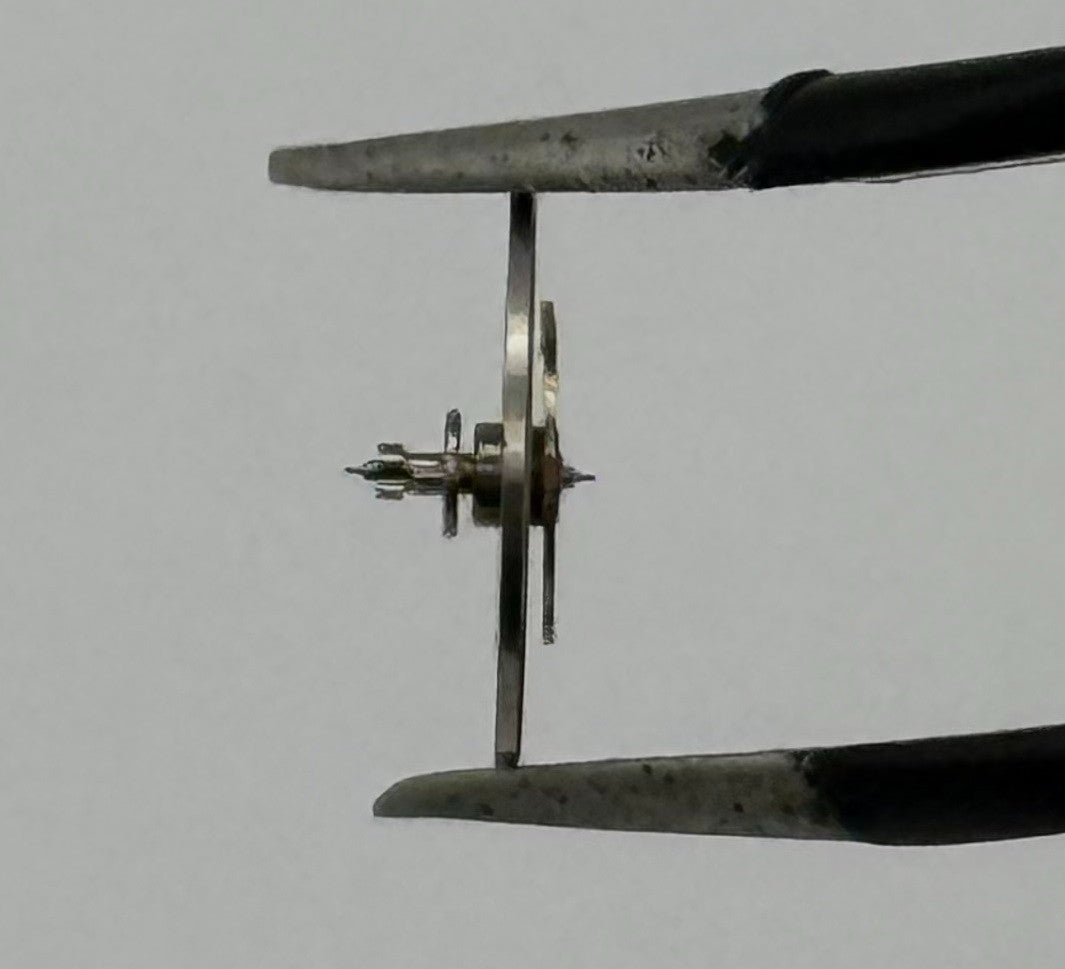 Smiths XY 230 Balance Wheel Complete And Spring 1718 M Watch Movement Parts NOS