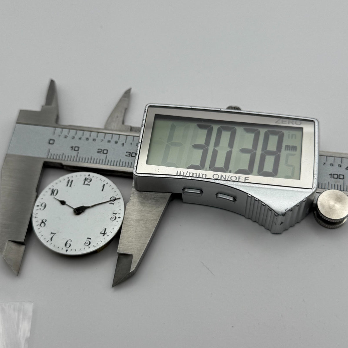 Longines 13.56 Watch Movement - Antique - For Parts / Repair - 30.3mm