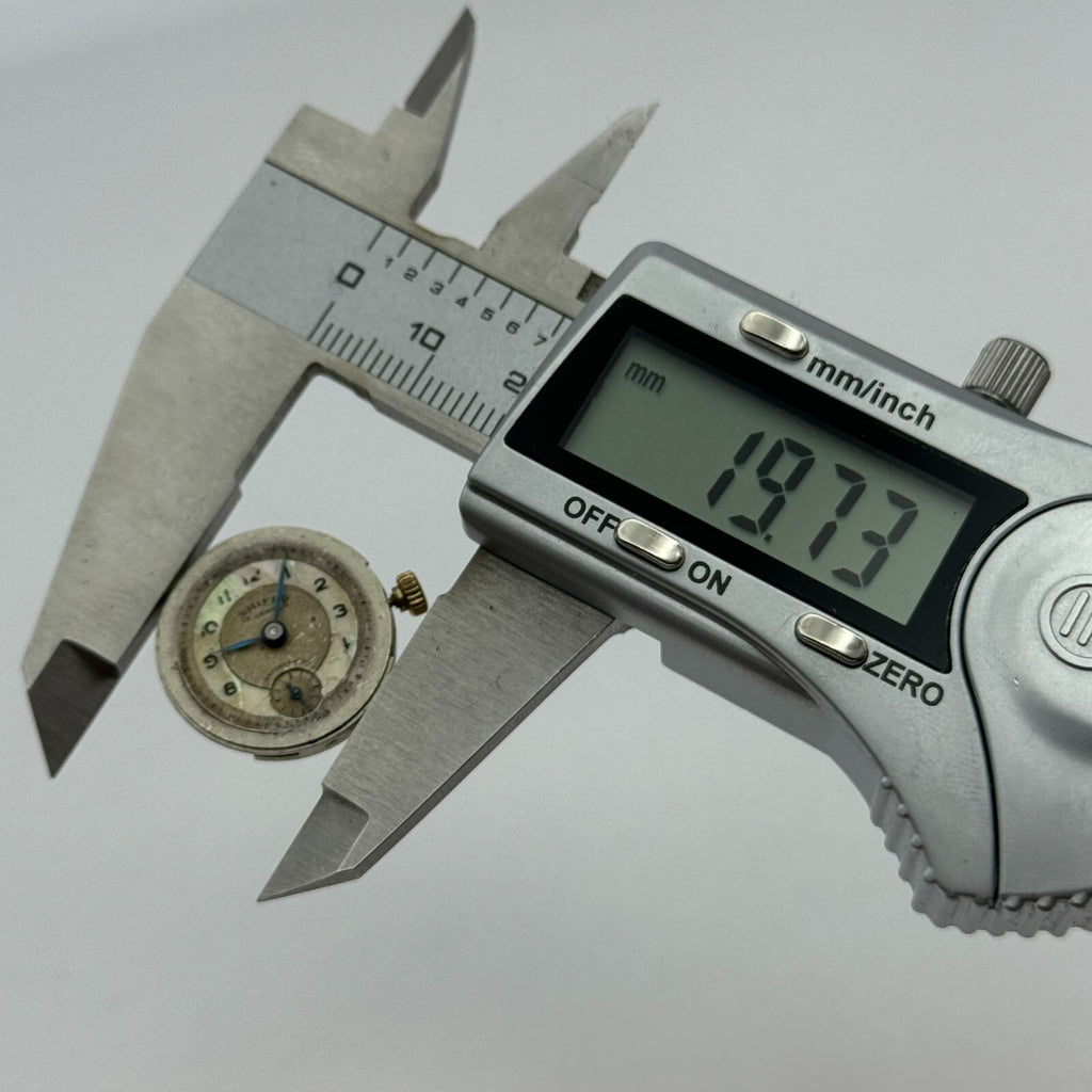 Peseux P 220 Watch Movement - Shield 15 Jewels - For Parts / Repair - 19.7mm