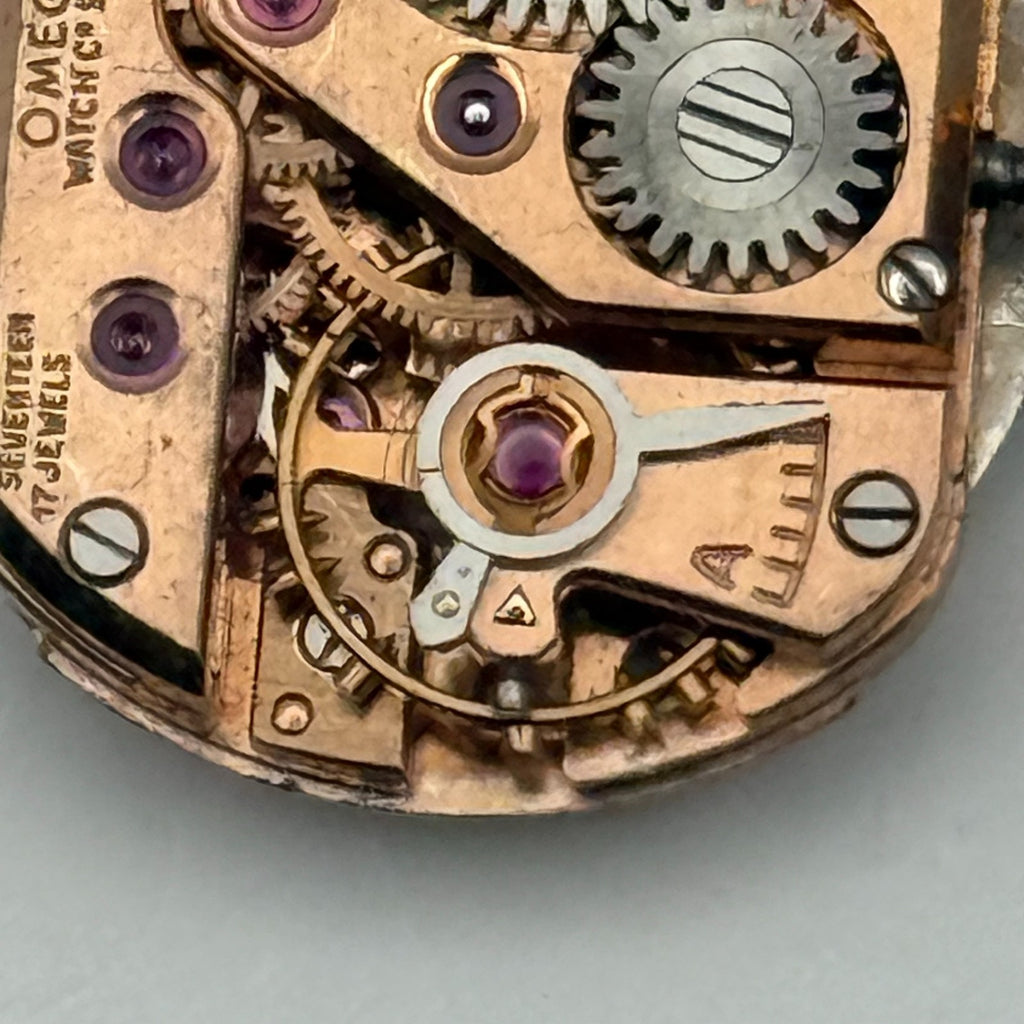 Omega 244 Watch Movement - Ladies 17 Jewels - For Parts / Repair - 17.9mm