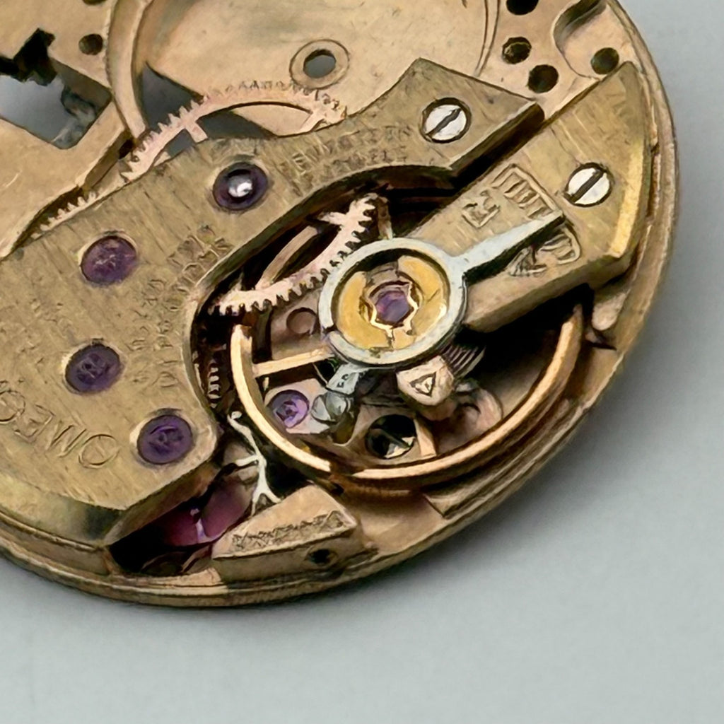 Omega Ladies 17 Jewels Watch Movement - For Parts / Repair - 17.9mm