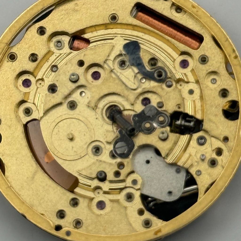 Unidentified Watch Movement - Quartz Spares - For Parts / Repair - 28.5mm