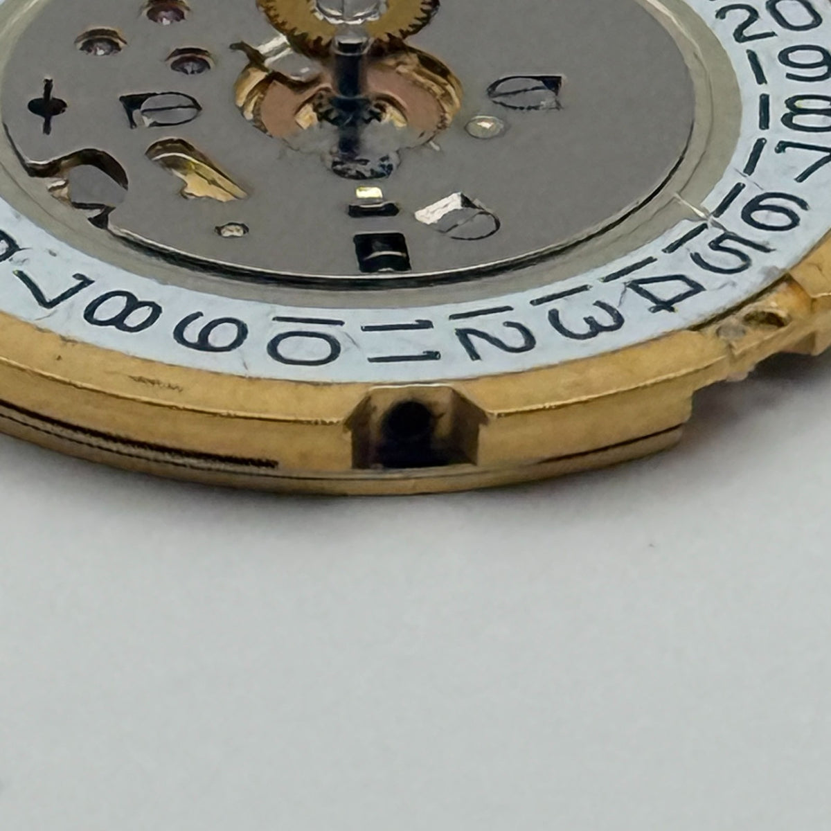 Ronda 1009 Watch Movement - Quartz Date 10 Jewels - For Parts / Repair