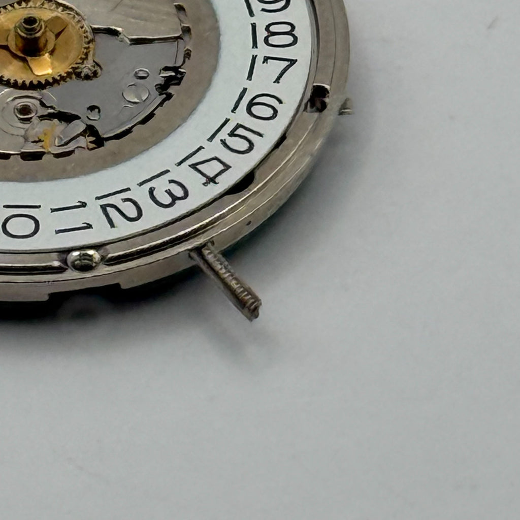 ETA 555.411 Watch Movement Running Quartz Swiss 5 Jewels Parts Repair 23.8mm