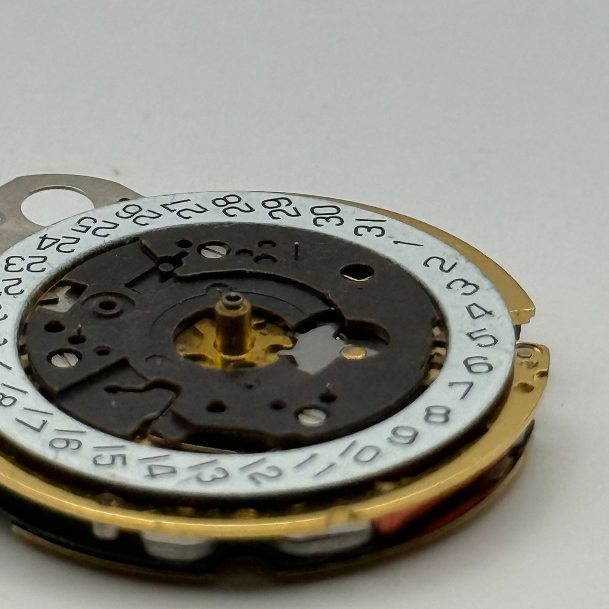 ISA 8172 Watch Movement Quartz Swiss Date 3 Jewels Vintage Parts Repair 26.1mm