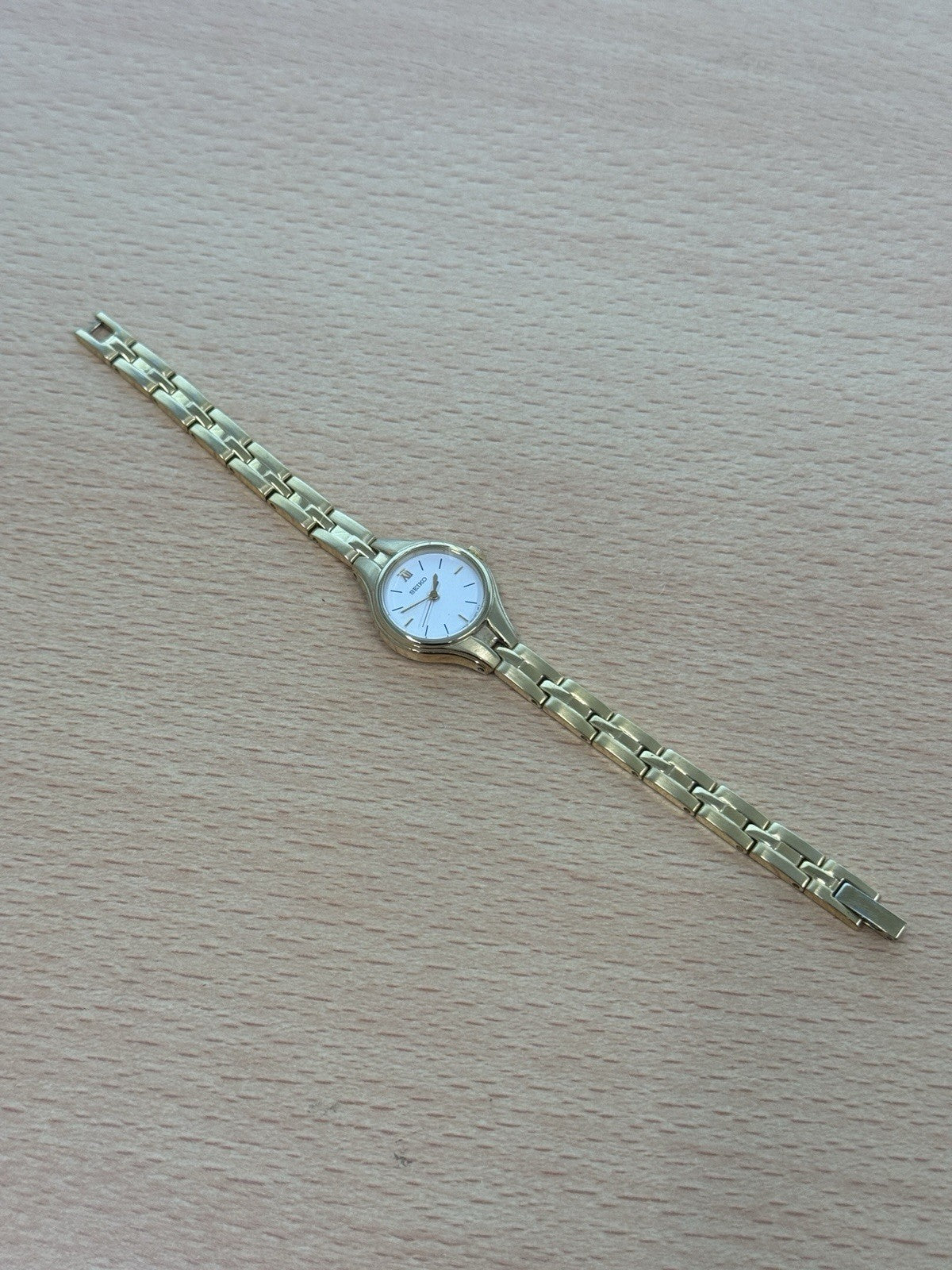Seiko Gold Plated Vintage Ladies Watch Working Quartz Beautiful Petite 19mm