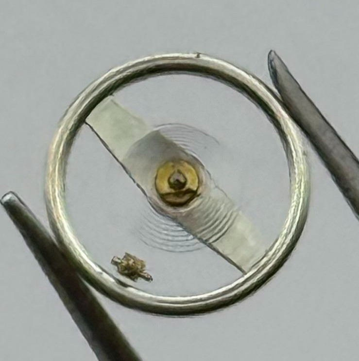 RL 8013 Balance Wheel Complete And Spring 8¾’’’ Renata 1458 Watch Movement Parts