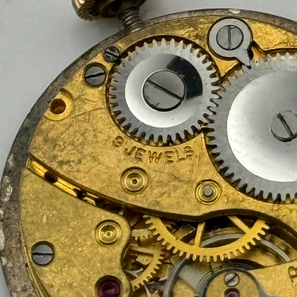 Unidentified Watch Movement Running 9 Jewels Swiss Manual Wind Parts 22.9mm