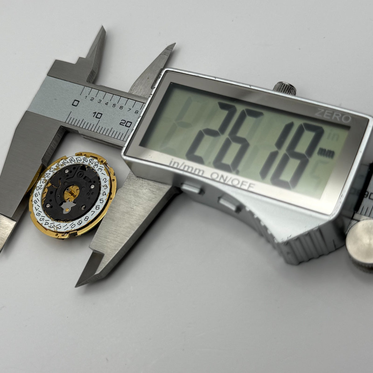 ISA 8172 Watch Movement - Quartz Date 3 Jewels - For Parts / Repair - 26.1mm