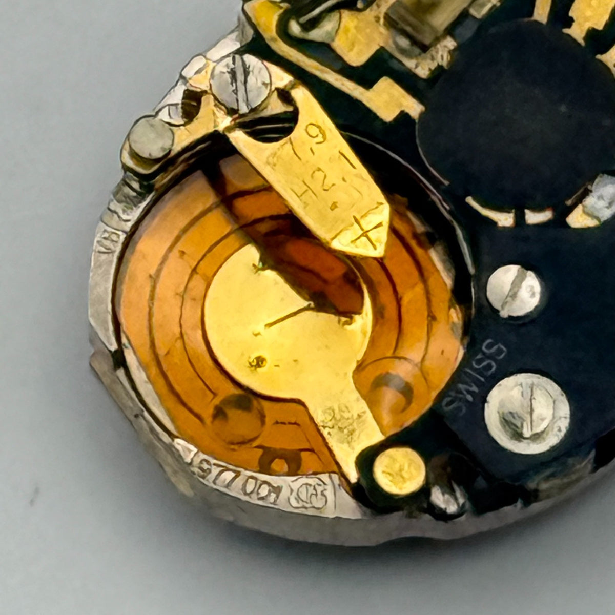 ETA 977.001 Watch Movement Quartz Swiss 6 Jewels Parts Repair Untested 13mm