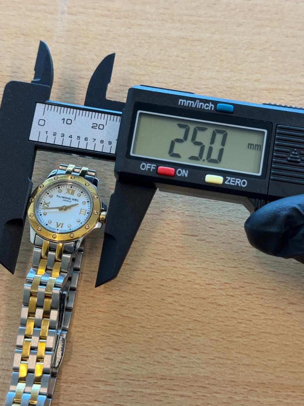 Raymond Weil 5799 Tango Ladies Watch Two Tone Working But Needs Repairs 25mm