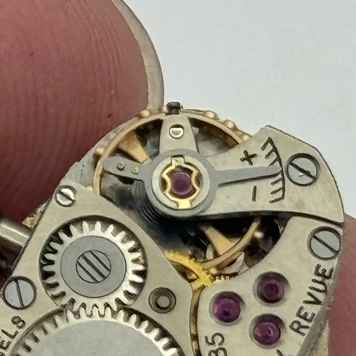 Vertex Revue 85 Watch Movement Running Manual Wind 15 Jewels Swiss Parts 12.7mm